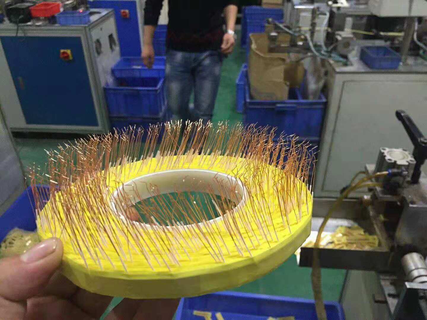 代理铜箔背胶、铜箔焊引线、铜箔穿套管、铜箔贴焊点、铜箔焊线、铜箔裁切等代加工工序